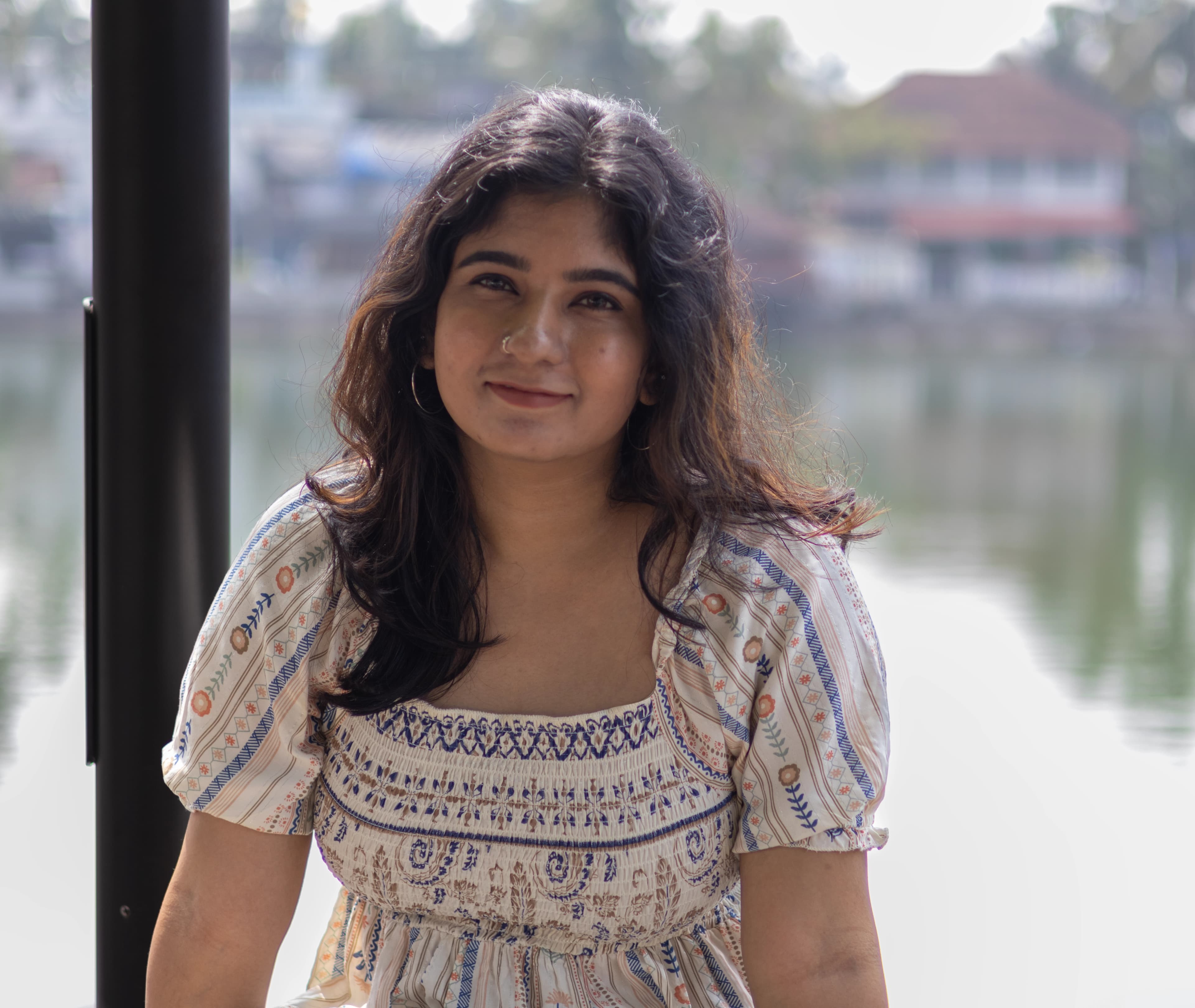 Portrait Sanvi - Elegant Minimalist